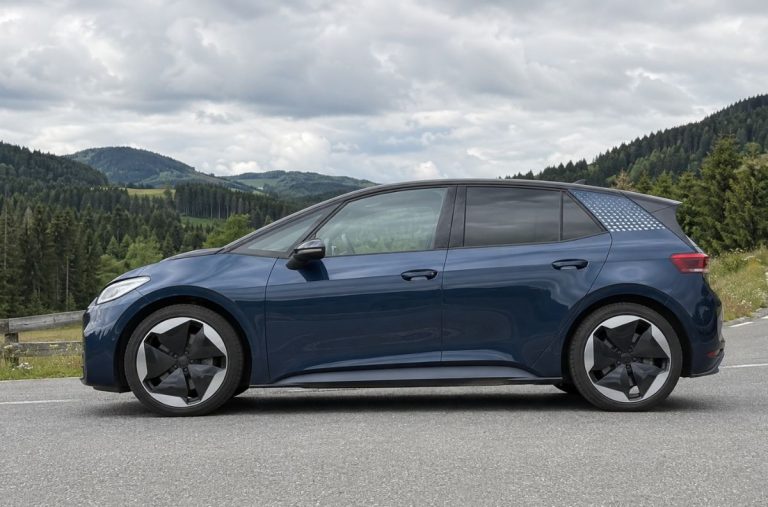 Gebrauchte E-Autos leasen: Akku, Garantie und Kosten prüfen